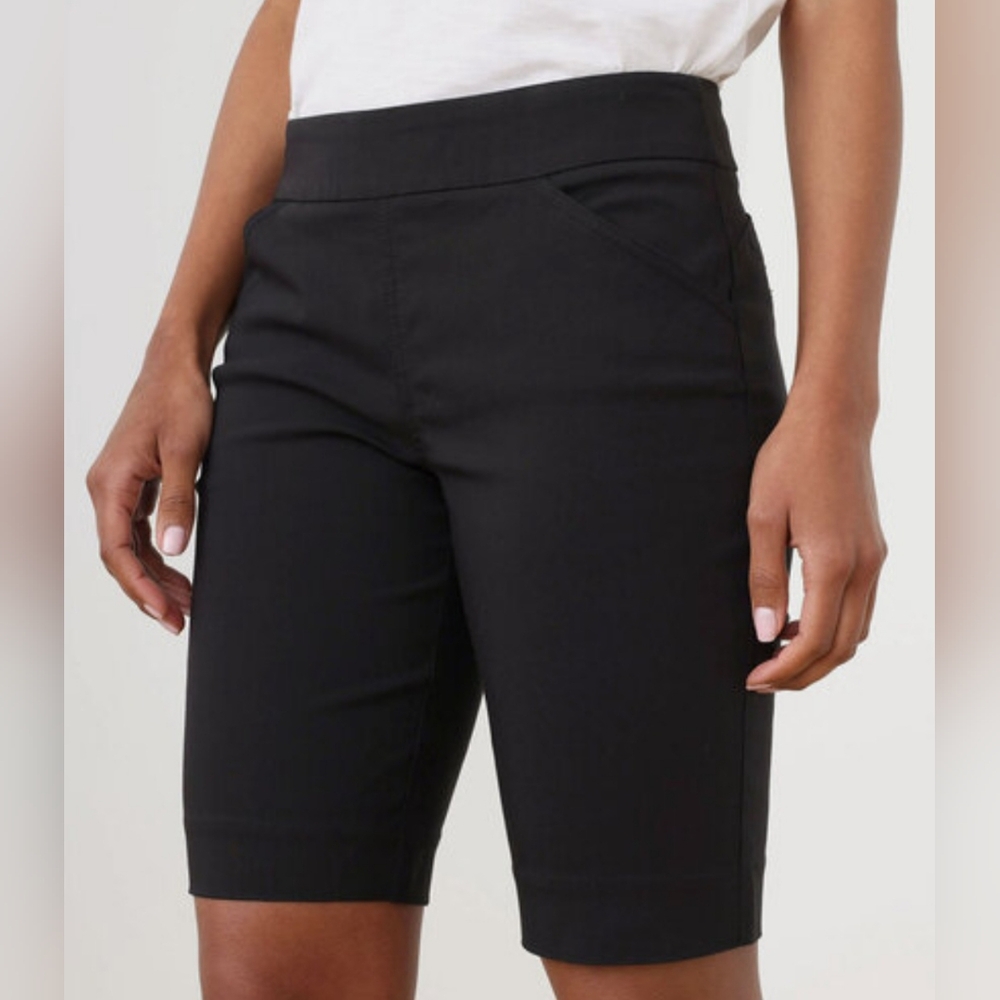 CLEO PETITES Black Bermuda Tailored Pull-On Shorts (79% Rayon). Size XS.
